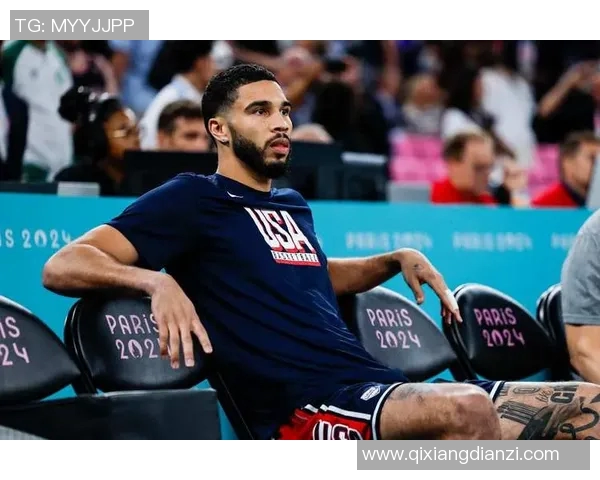 穿十一号秋衣的足球球星如何成为球场上的闪耀明星和球迷心中的偶像